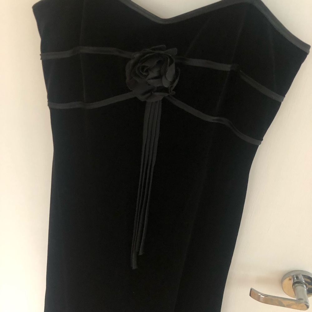 Black velvet Caché cocktail dress